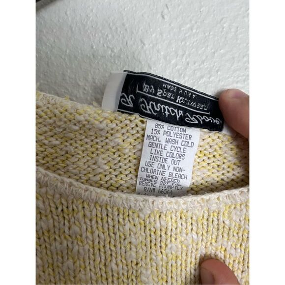 A Knitch Above Vintage Knit Grandma Sweater - Picture 4 of 5